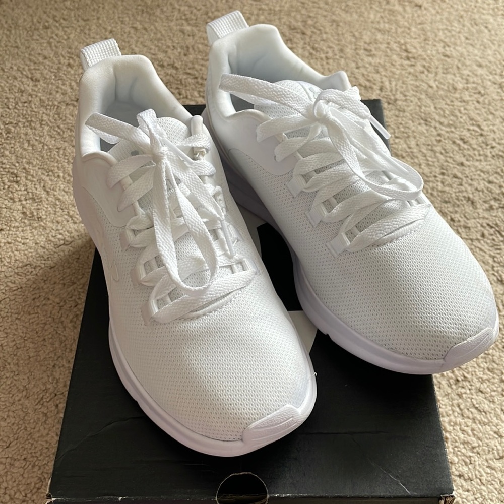 Under Armour Women’s Essential NM White Sneaker Size 6
